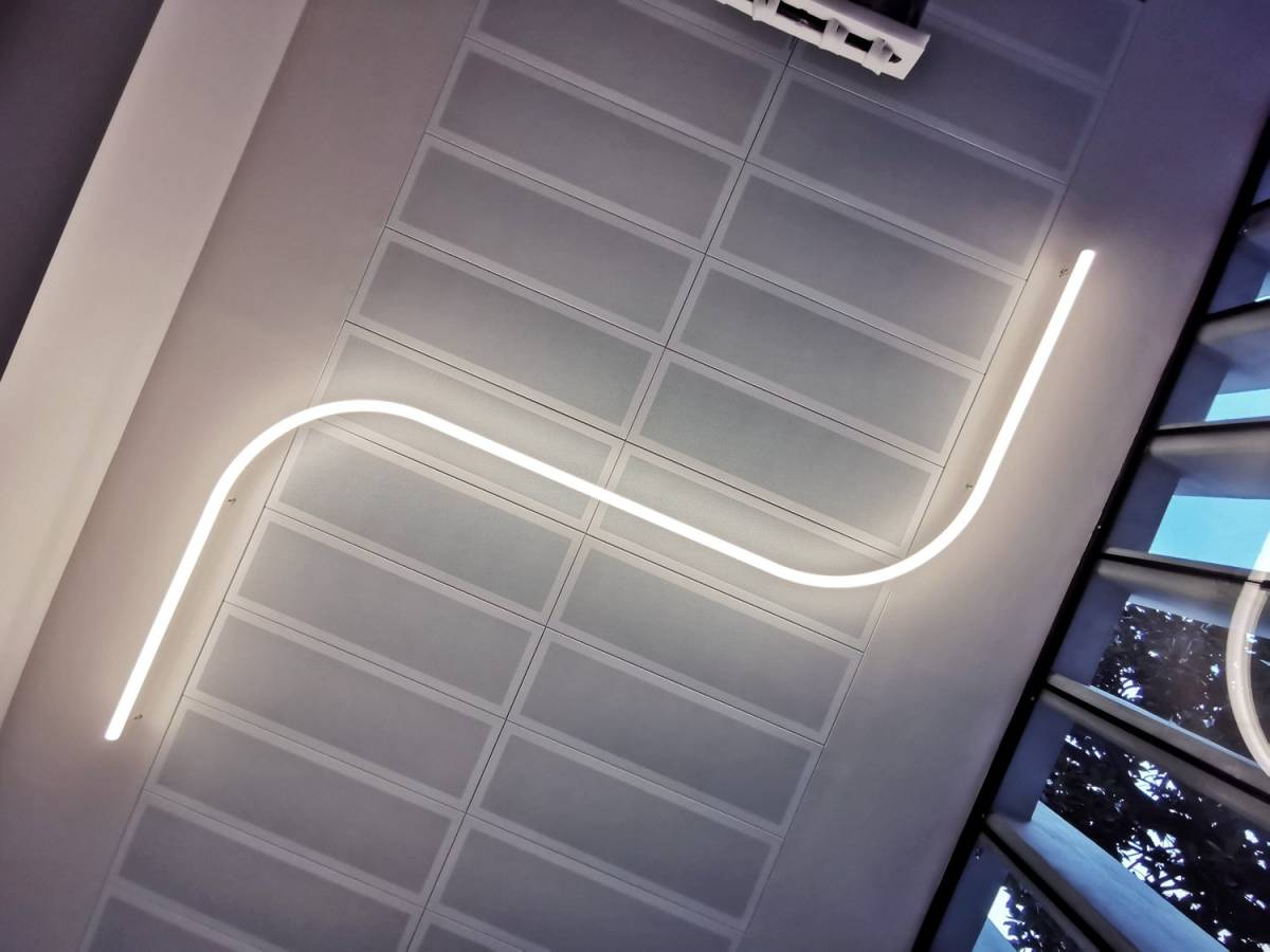 Profilo LED serpentina a soffitto