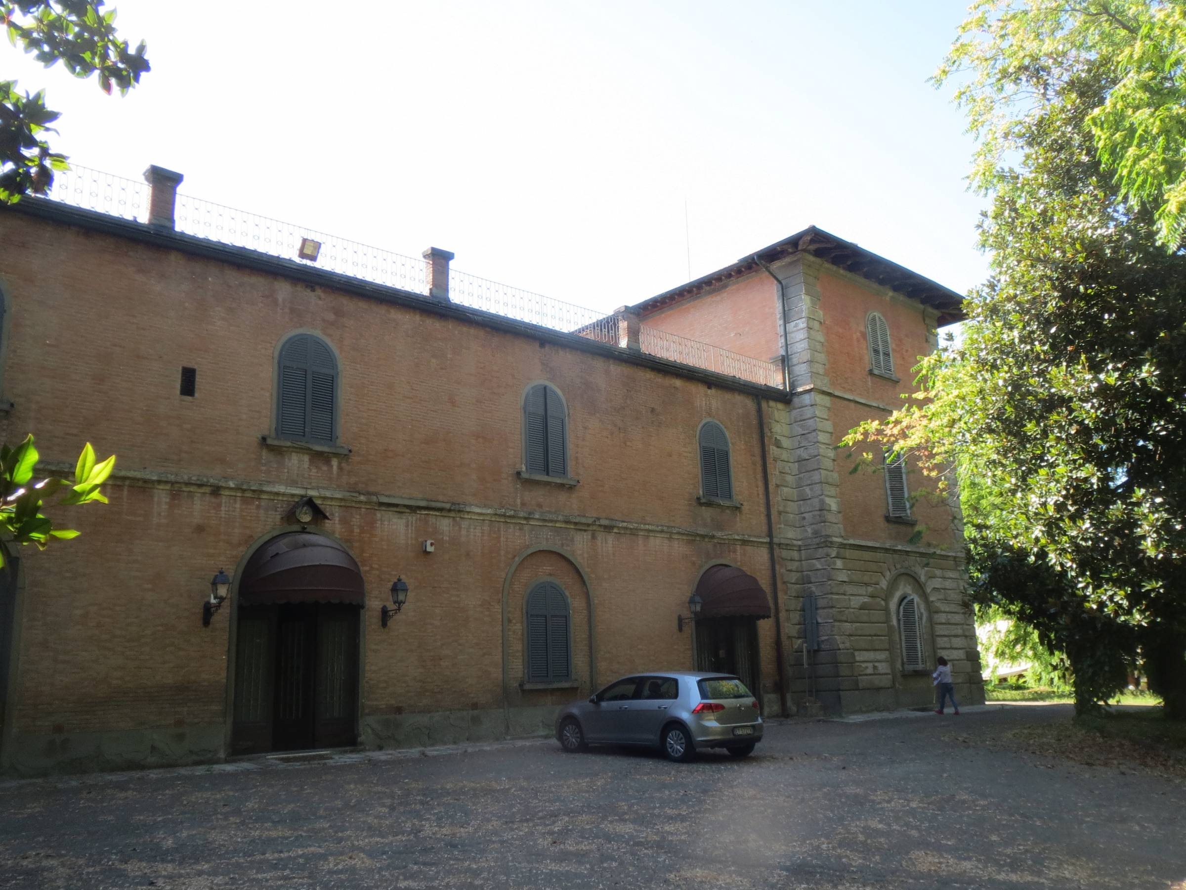 Nuove attivit&agrave; commerciali e ricettive in edificio storico 