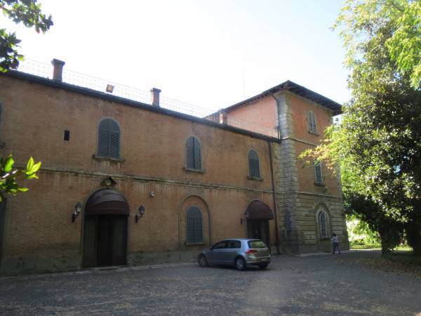 Nuove attivit&agrave; commerciali e ricettive in edificio storico 